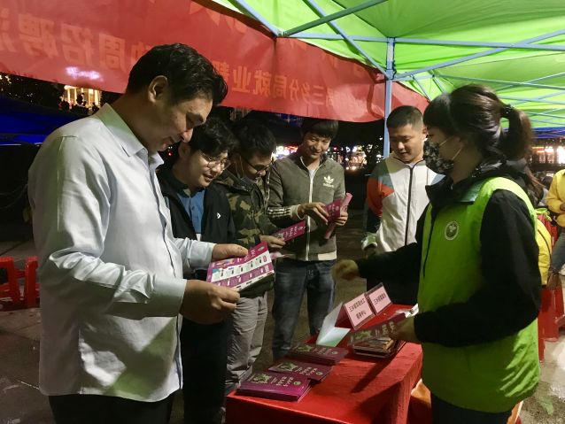三鄉鎮開展“職場無毒，健康就業”禁毒宣傳活動照片1.JPG