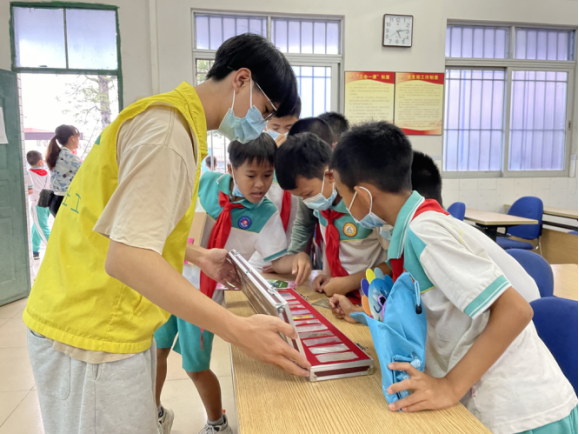 阜沙鎮禁毒信息〔2022〕第254期--【禁毒攻堅】“無毒青春，健康校園”—阜沙鎮開展禁毒宣傳進校園