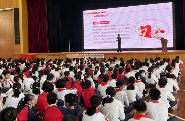 三鄉鎮開展“禁毒宣講進校園,護航青春不‘毒’行”禁毒教育宣講活動圖片5_副本.jpg