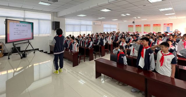 三鄉鎮開展“上好開學第一課,師生共筑‘防毒墻’”活動圖片4_副本.jpg