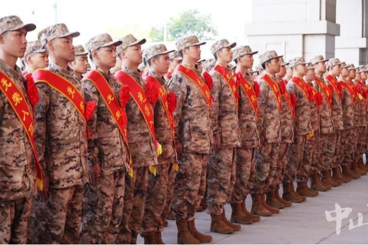 青春披甲赴軍營！中山歡送數(shù)百新兵入伍